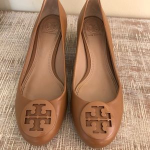 Tory Burch nude/brown heel